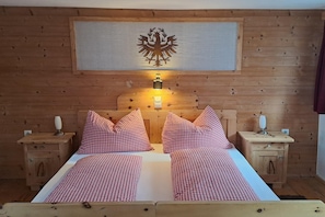 1 bedroom, travel crib, free WiFi