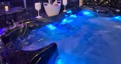 Pet-Friendly Cottage Near Mourne Mountains, Entire Home in Ballyward, UK.