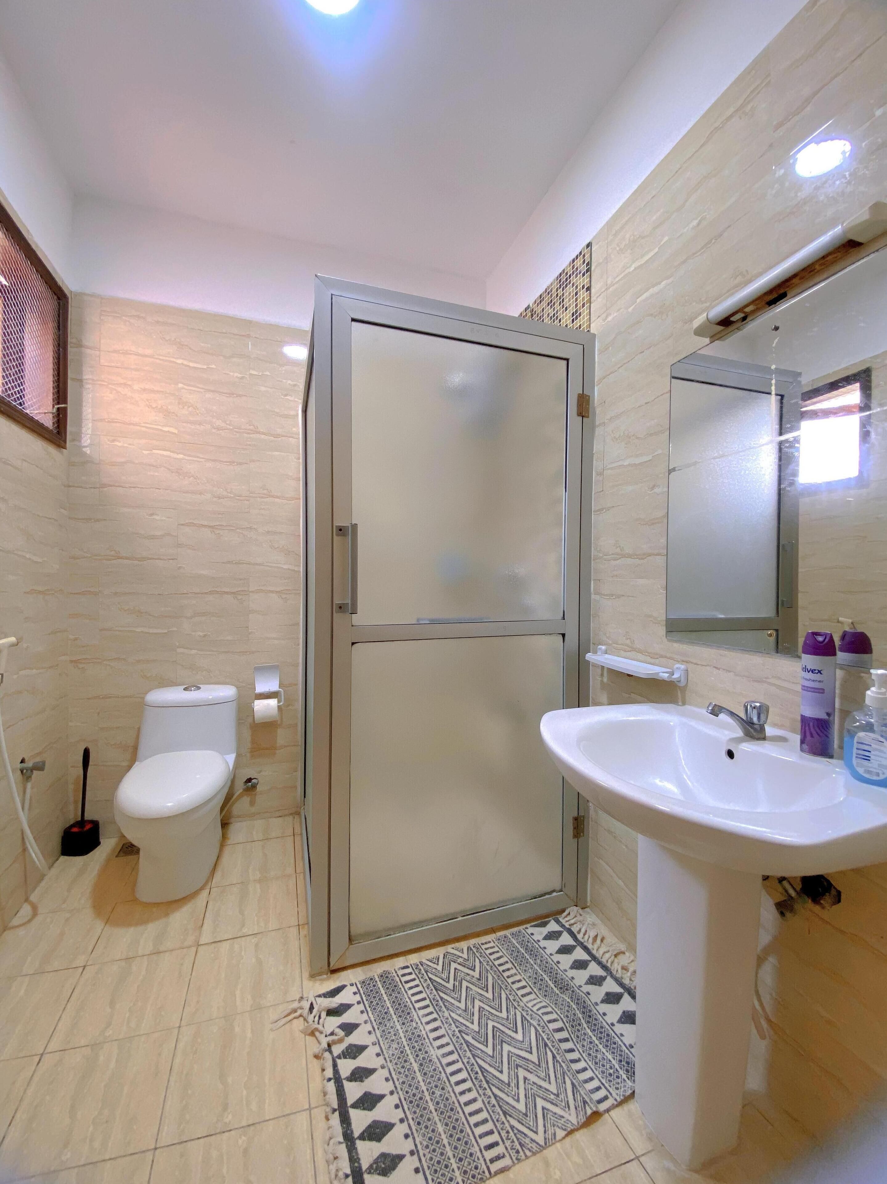 Toalhas de banho, sabonete, shampoo 