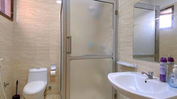 Toalhas de banho, sabonete, shampoo