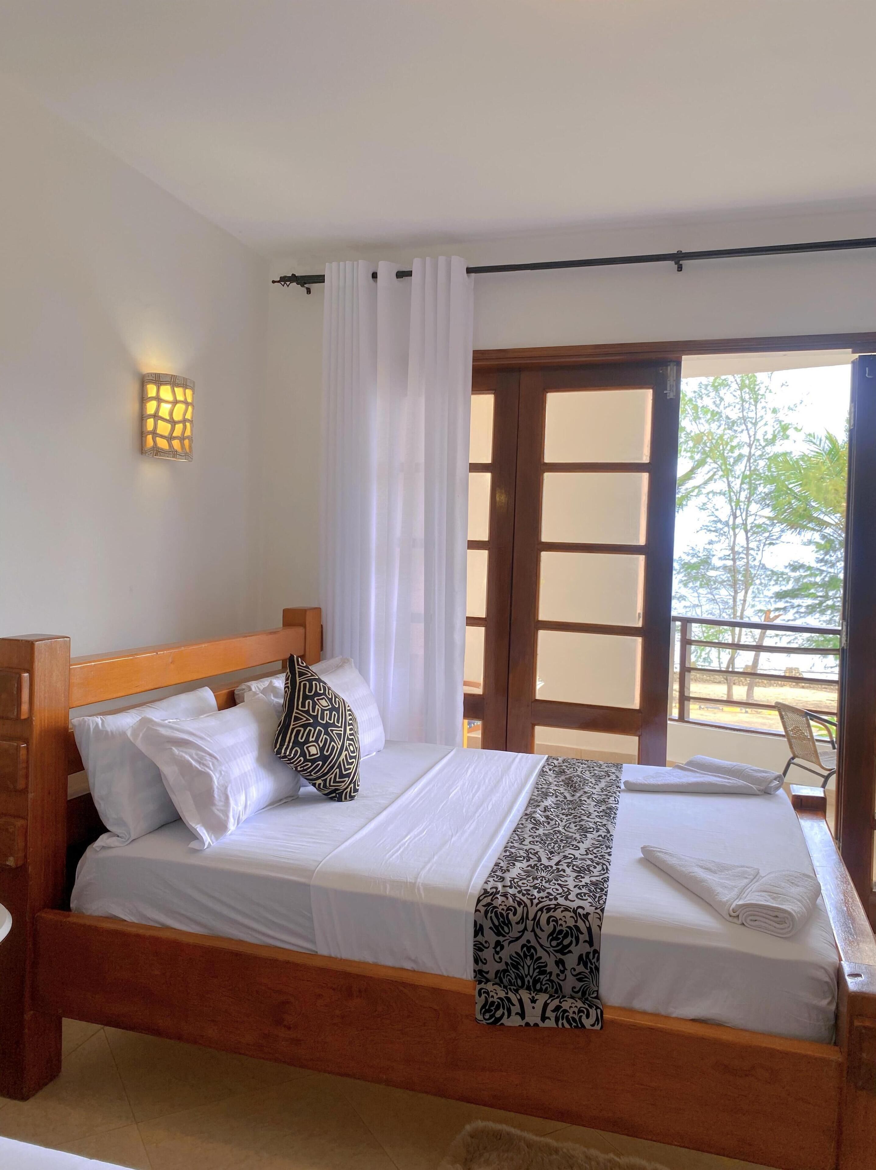 Skrivebord, skrivebord for bærbar PC og strykejern/-brett