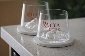 Shower, free toiletries, towels, soap - Rayya Suites By Ktc (Paihia)