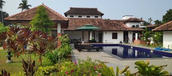 Spacious 5-bedroom hotel in gorgeous Chalakudy with AC