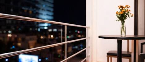 Khu vực ăn uống tại phòng