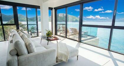 Waterfront Luxe 160sqm villa - Epic views good food