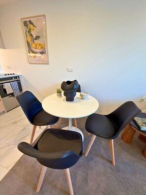Dining - Sleek & New 1BR Apartment on Manchester Street (Christchurch)