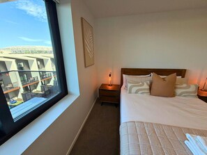 1 bedroom, iron/ironing board, WiFi, bed sheets - Sleek & New 1BR Apartment on Manchester Street (Christchurch)
