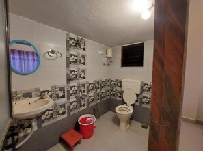 Bathroom - The shelar's Royal inn (Mahabaleshwar)