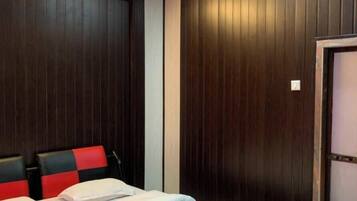 Room | Iron/ironing board, free WiFi