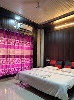 Double Room | Iron/ironing board, free WiFi