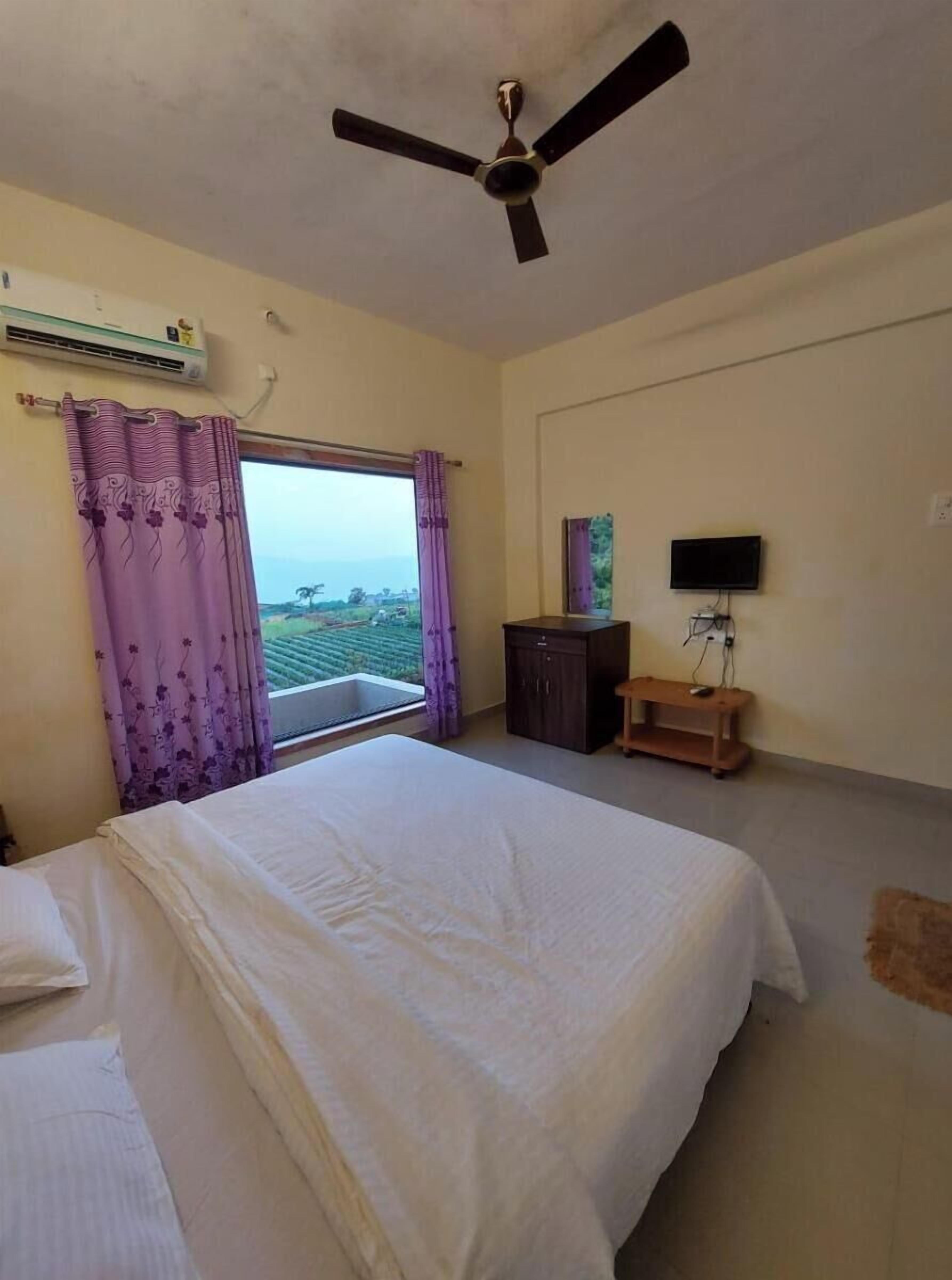 Double Room | Iron/ironing board, free WiFi