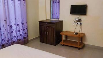 Iron/ironing board, free WiFi