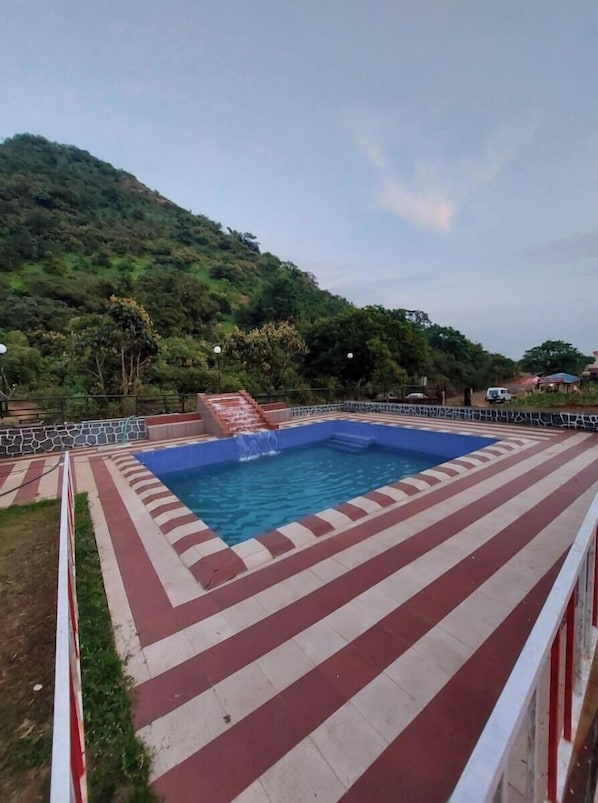 Pool - The shelar's Royal inn (Mahabaleshwar)