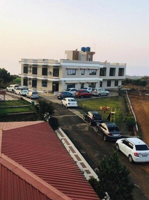 Exterior - The shelar's Royal inn (Mahabaleshwar)