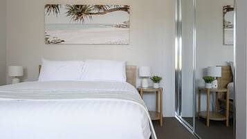 4 bedrooms, iron/ironing board, WiFi, bed sheets