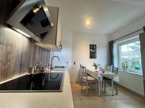 Fridge, oven, stovetop, dishwasher - Vacation apartment at the Heidesee (Faßberg)