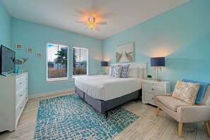 4 bedrooms, free WiFi, bed sheets - Pool + Boardwalk Access, Pond View • Walk to Beach | Mustang Royale by AvantStay (Port Aransas)