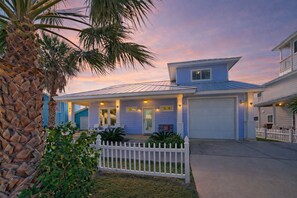 Exterior - Pool + Boardwalk Access, Pond View • Walk to Beach | Mustang Royale by AvantStay (Port Aransas)
