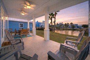 Outdoor dining - Pool + Boardwalk Access, Pond View • Walk to Beach | Mustang Royale by AvantStay (Port Aransas)