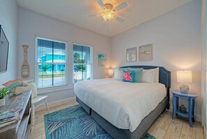 4 bedrooms, free WiFi, bed sheets - Pool + Boardwalk Access, Pond View • Walk to Beach | Mustang Royale by AvantStay (Port Aransas)
