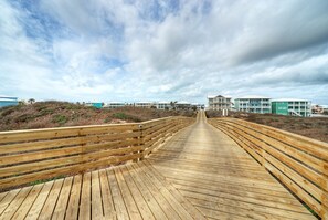 Property grounds - Pool + Boardwalk Access, Pond View • Walk to Beach | Mustang Royale by AvantStay (Port Aransas)