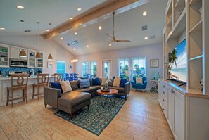 Smart TV - Pool + Boardwalk Access, Pond View • Walk to Beach | Mustang Royale by AvantStay (Port Aransas)