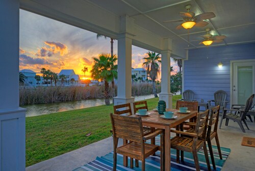 Pool + Boardwalk Access, Pond View • Walk to Beach | Mustang Royale by AvantStay