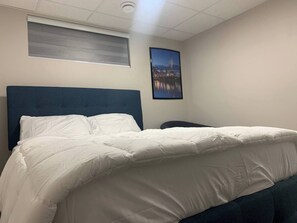 Iron/ironing board, Internet, bed sheets