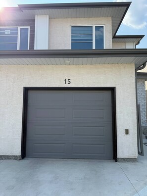 Exterior detail - The Cozy Oasis Place (Winnipeg)
