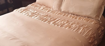 Ensuite Bedroom with Private Toilet and Shower and unlimited WIFI