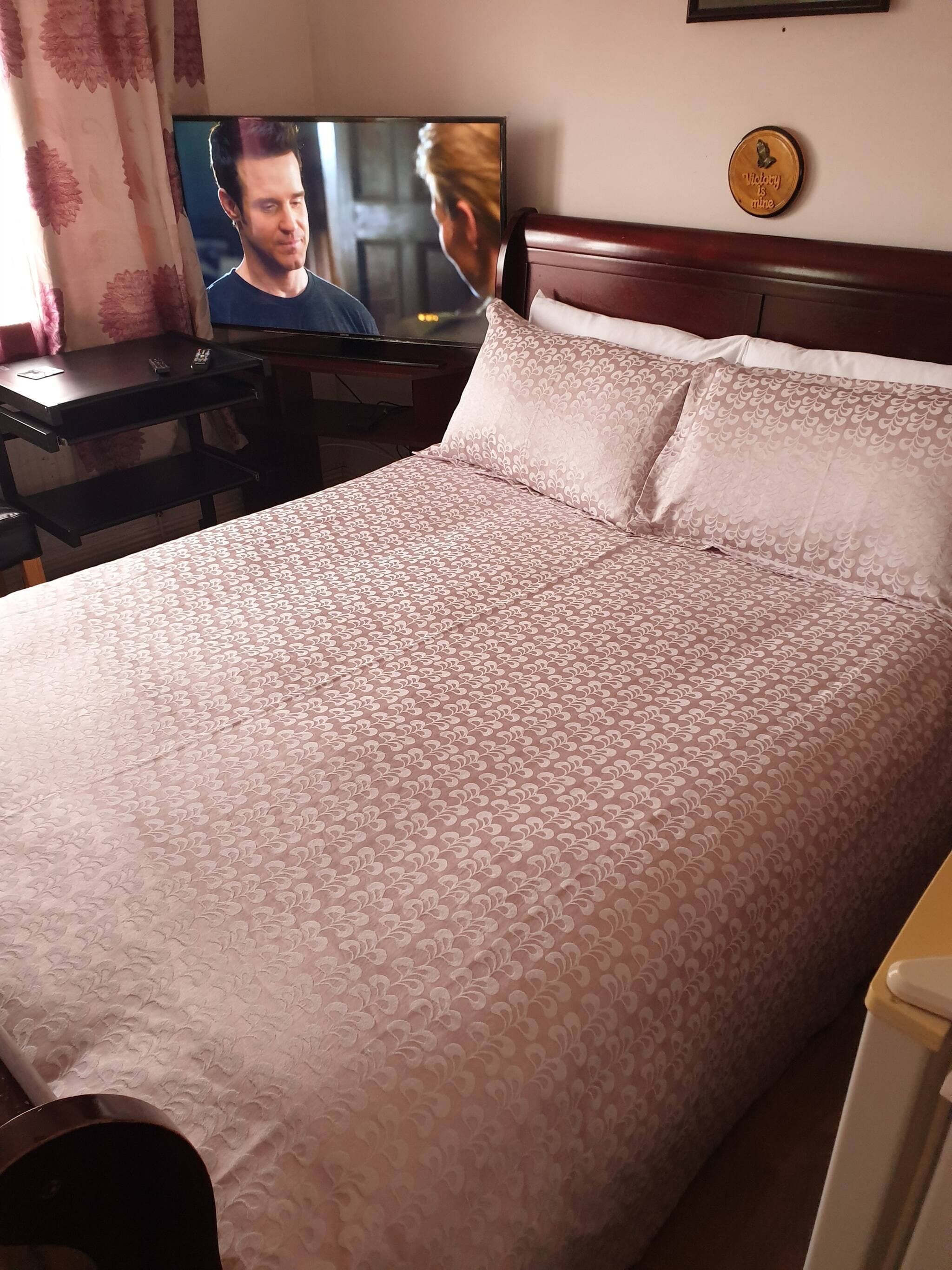 Acesso à internet, roupa de cama