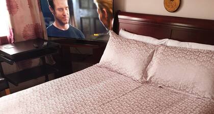 Ensuite Bedroom with Private Toilet and Shower and unlimited WIFI