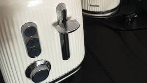 Unclassified image, 2 of 21, button