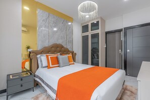 3 bedrooms, iron/ironing board, Internet, bed sheets - Luxury 3BR Private Pool Villa near Walking Street (Muang Pattaya)