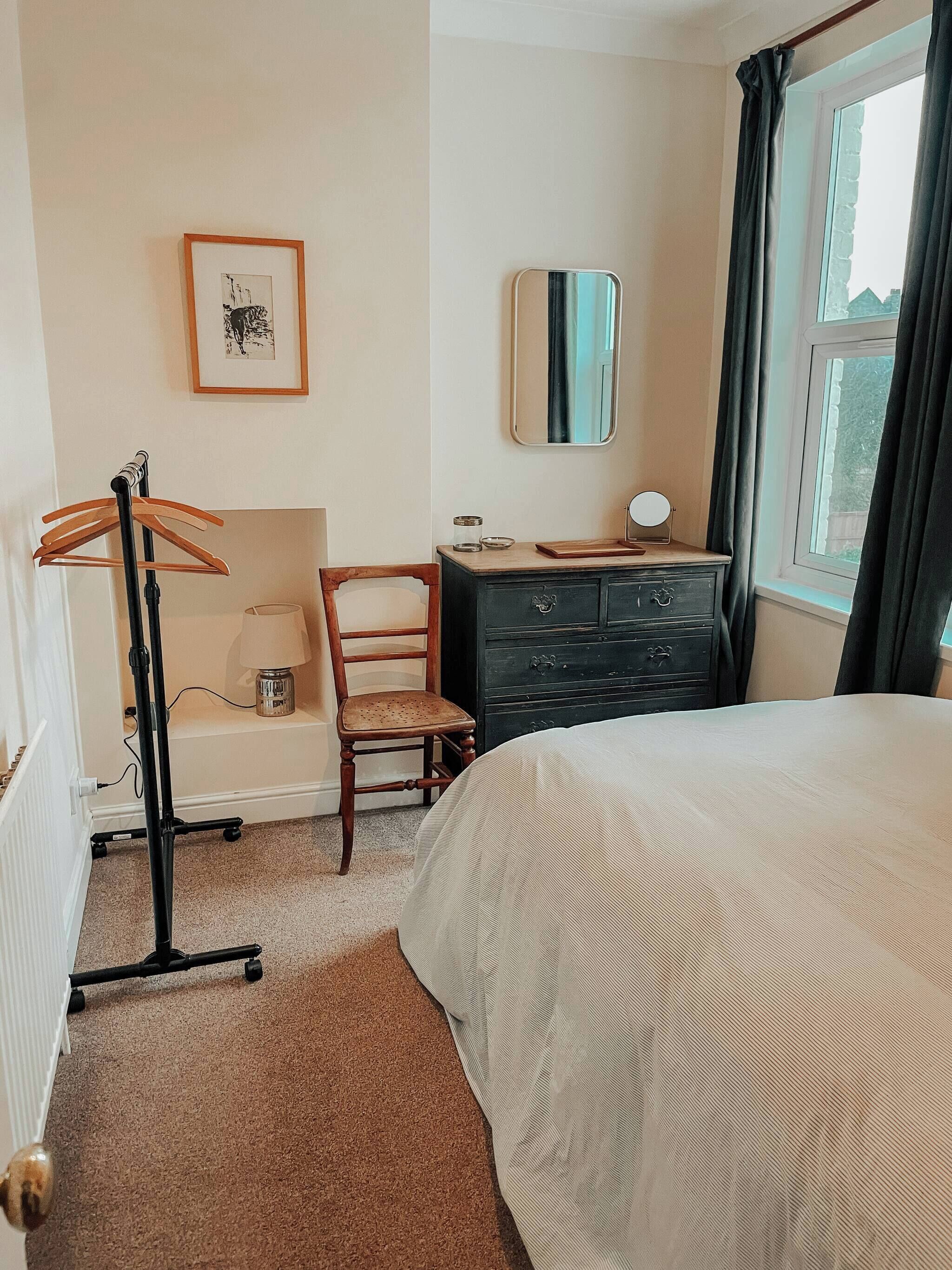 Iron/ironing board, Internet, bed sheets