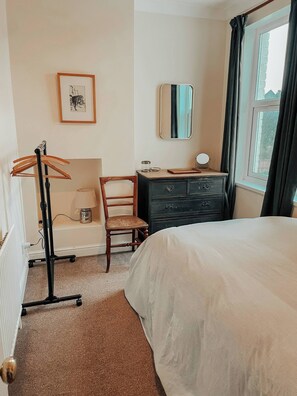 Bügeleisen/Bügelbrett, Internetzugang, Bettwäsche