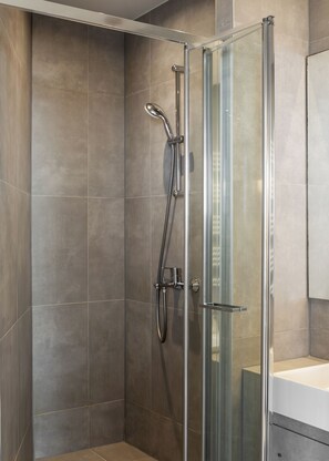 Shower, hair dryer, towels, soap - Plaka Stylish & Fully Equipped Apartment - PB2A (Athens)