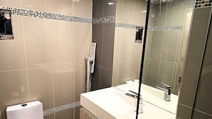 A modern bathroom with a toilet, a sink, and a shower area. - Budget Studio Condo with Resort-Style Pool - Laguna Beach Resort 1, Jomtien (Muang Pattaya)