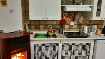 Kühlschrank, Herdplatte, Geschirrspüler