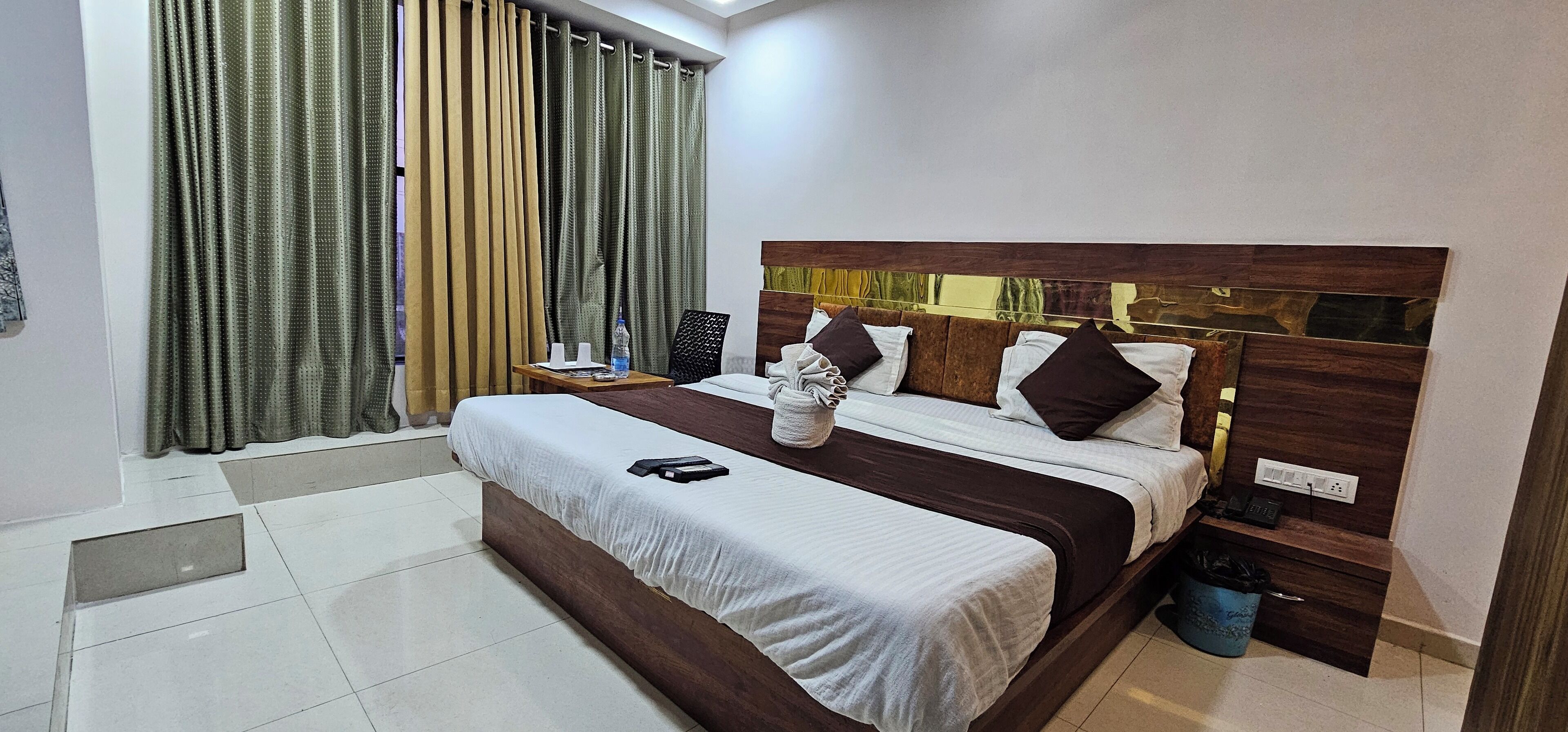 Deluxe Double Room, City View | Desk, laptop workspace, iron/ironing board, free WiFi