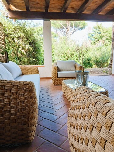 VILLA MOLLETTA VERY CLOSE TO THE SEA