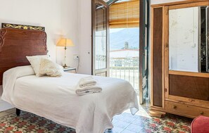 6 عدّة غرف نوم وسرير سفر وواي فاي مجانًا