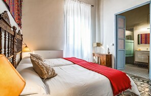 6 عدّة غرف نوم وسرير سفر وواي فاي مجانًا