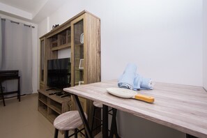 Dining - Island Sands Studio at Pacific (Jazeerat Al Marjan)