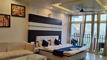 Superior Double Room, Mountain View | Desk, soundproofing, iron/ironing board, free WiFi