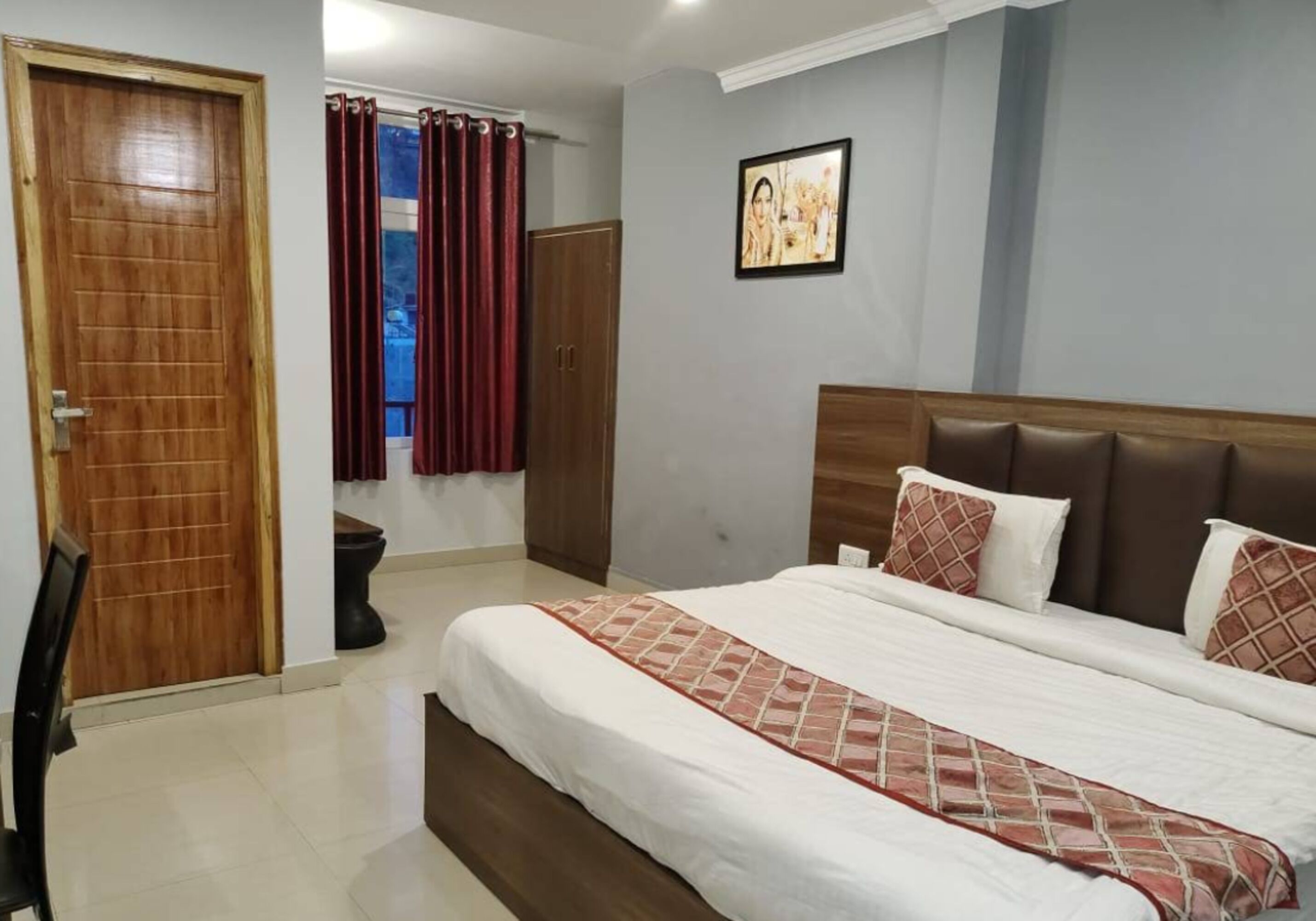 Kahden hengen deluxe-huone | Työpöytä, äänieristys, silitysrauta/-lauta, ilmainen Wi-Fi