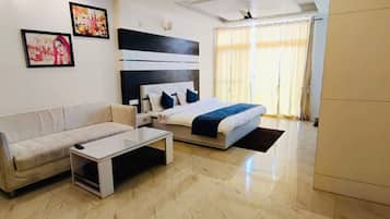 Superior Double Room, Mountain View | Desk, soundproofing, iron/ironing board, free WiFi