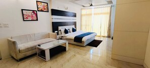 Habitación doble superior, vista a la montaña | Escritorio, insonorización, tabla de planchar con plancha y wifi gratis 