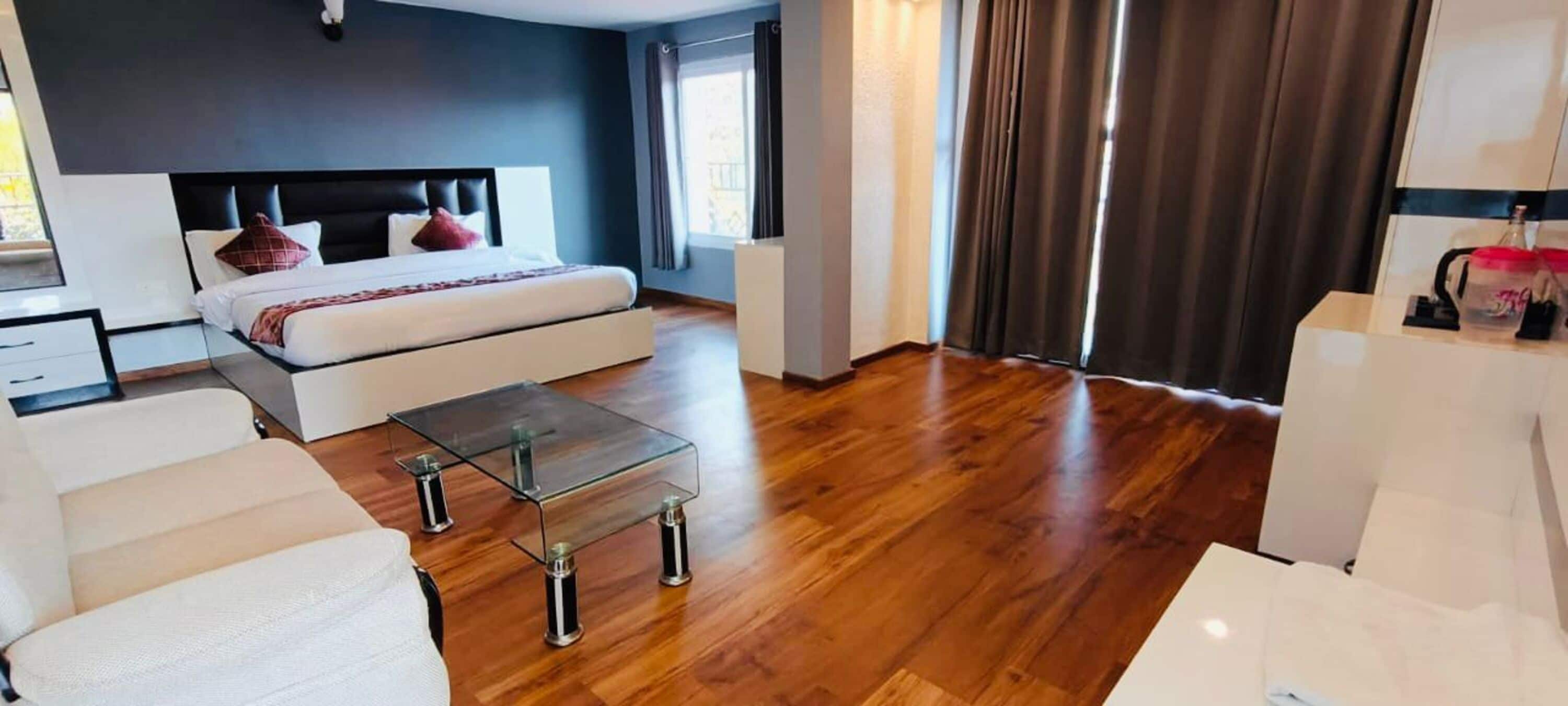 Superior Double Room, Mountain View | Desk, soundproofing, iron/ironing board, free WiFi