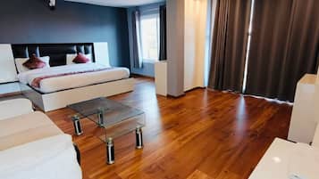 Superior Double Room, Mountain View | Desk, soundproofing, iron/ironing board, free WiFi